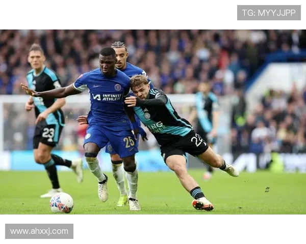 切尔西更衣室风波再起斯特林与恩佐训练场冲突引发热议