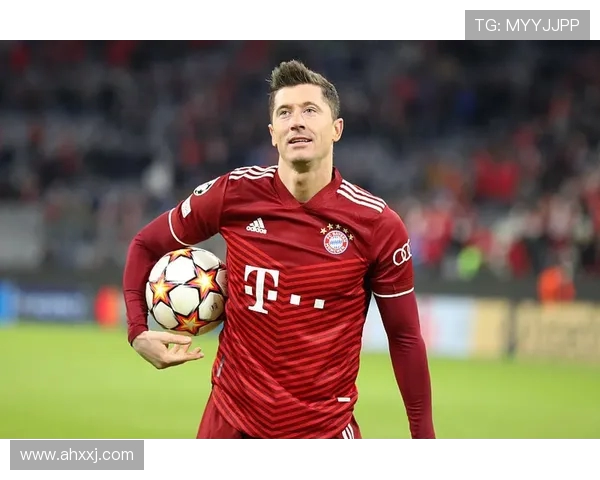 莱万重返德甲与旧主交锋拜仁球迷怒斥其忘恩负义行为