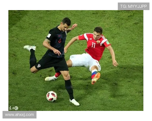 重庆足球队在世界杯中的耐力表现引发热议展现出顽强拼搏精神与团队合作能力